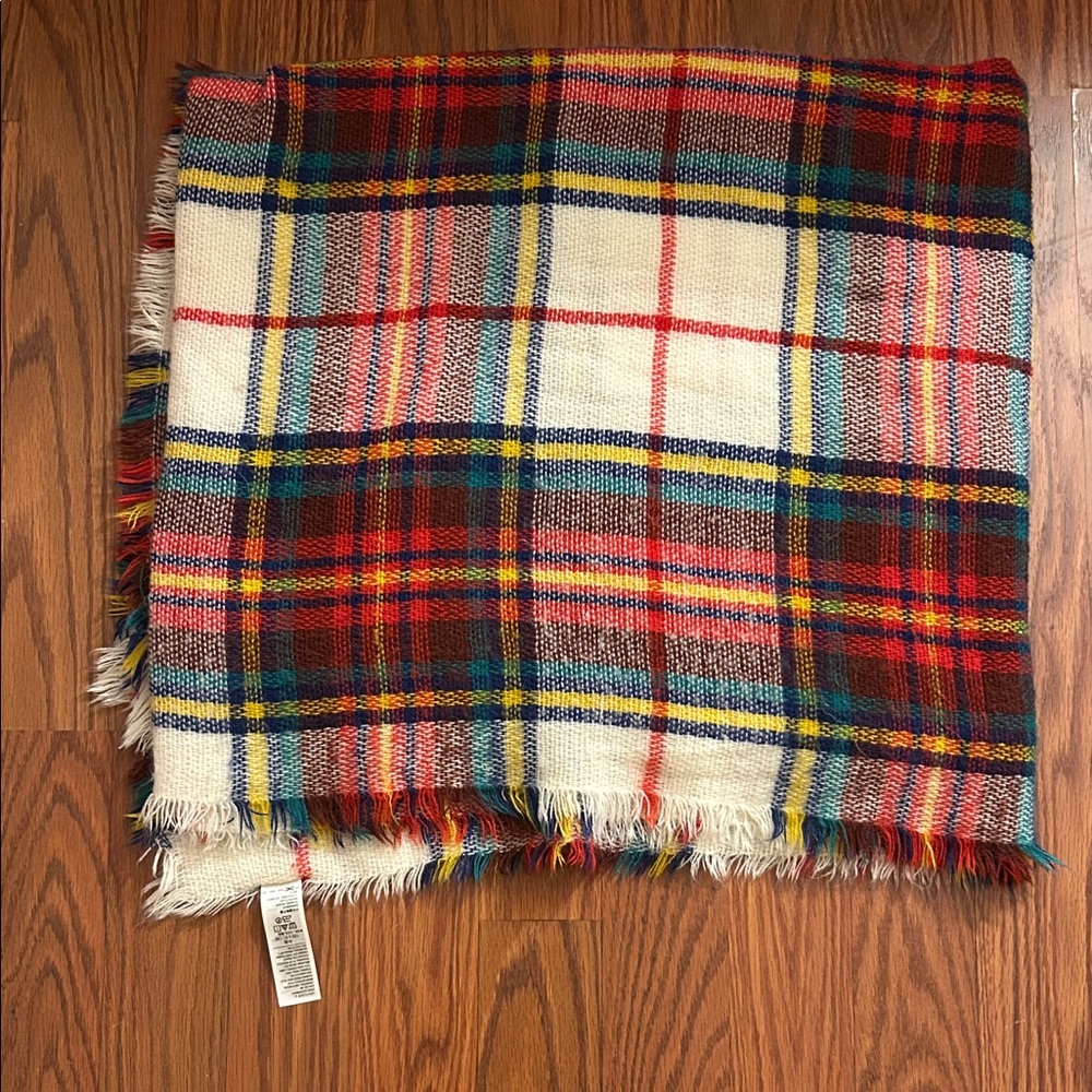 Old Navy Plaid Scarf - Picture 3 of 6